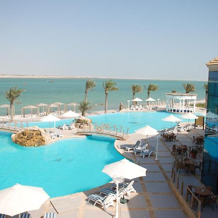 Tio Sea Resort Jor Exterior foto The pool at the Grand Hotel