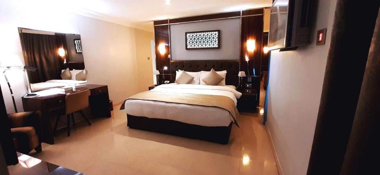 Tio Sea Resort Jor Exterior foto A bedroom at the hotel