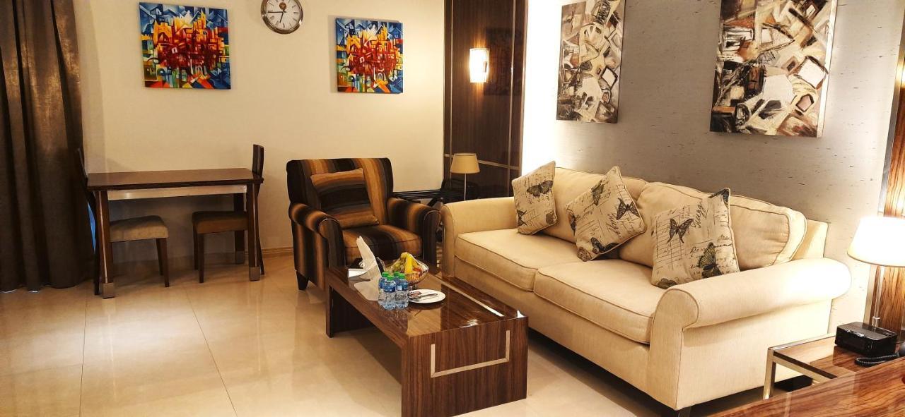 Tio Sea Resort Jor Exterior foto A living room