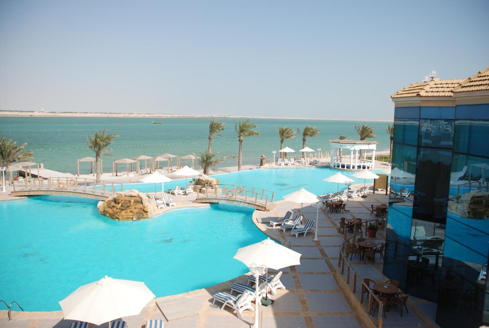 Tio Sea Resort Jor Exterior foto The pool at the Grand Hotel