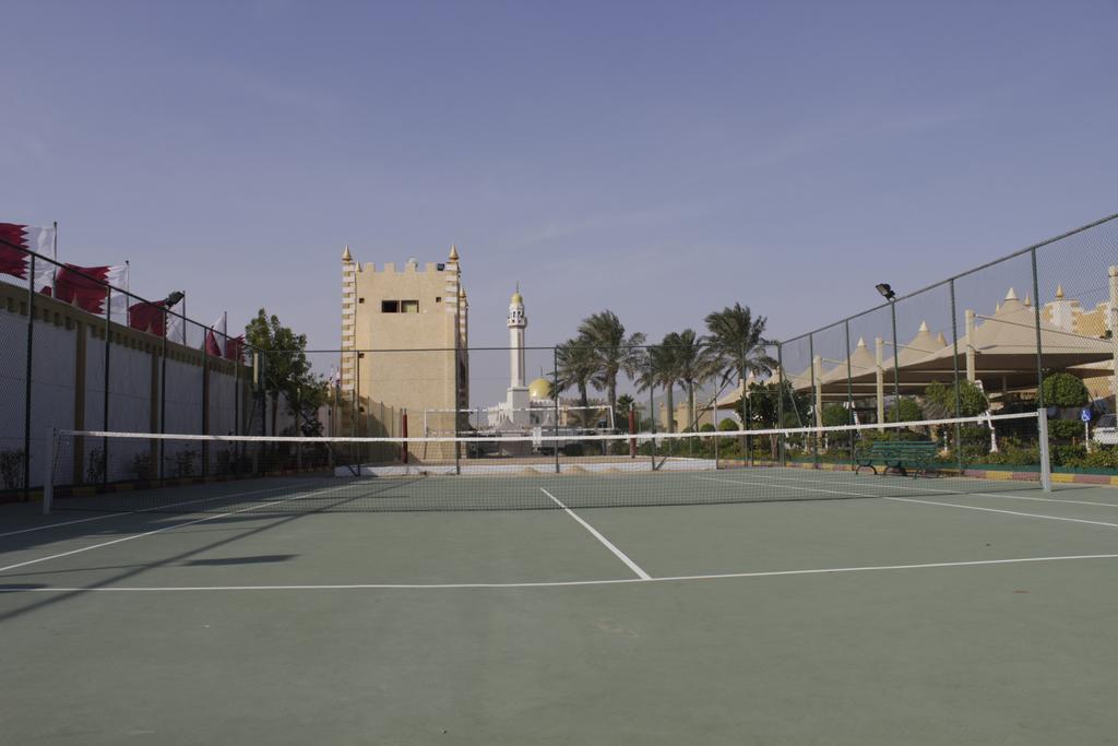 Tio Sea Resort Jor Exterior foto Tennis courts at the resort